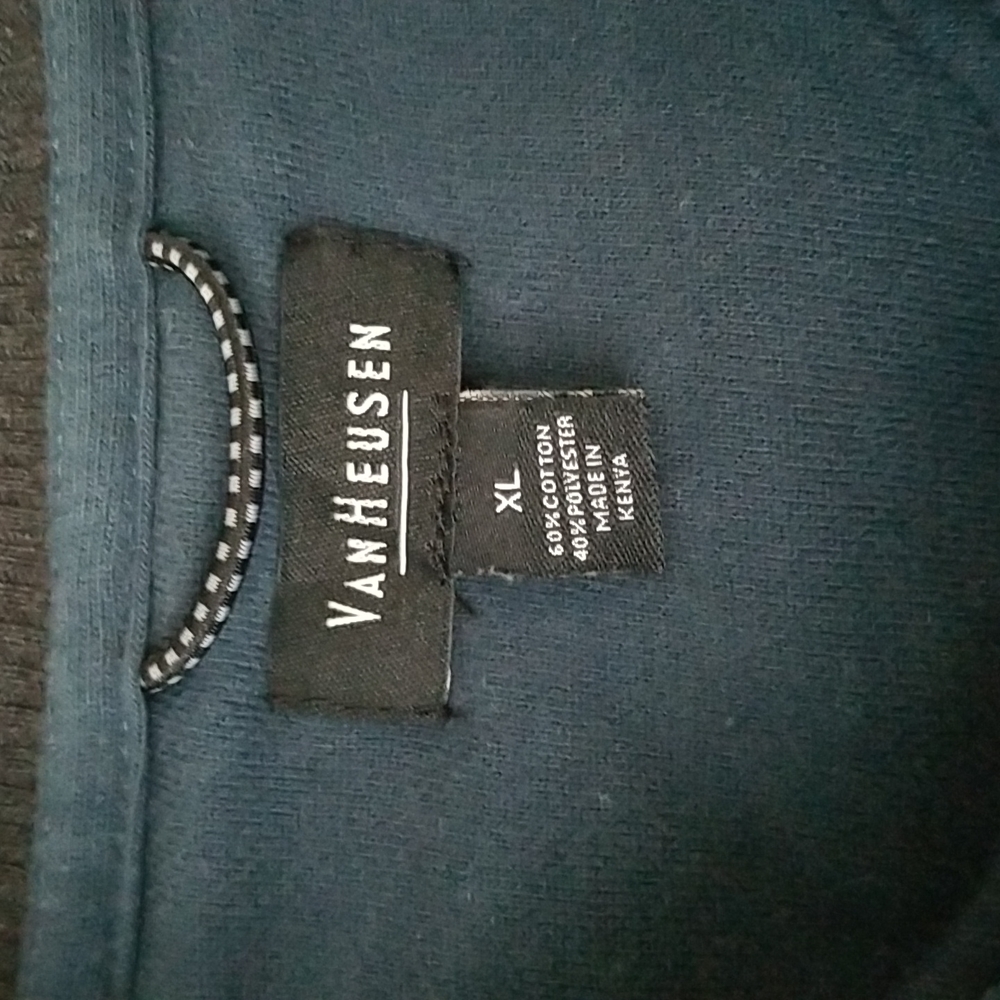 Van Heusen pull over - Picture 2 of 4